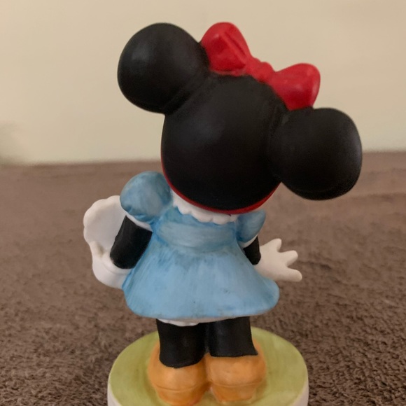 Vintage Disney Minnie Mouse with a Heart Figurine - Picture 2 of 6